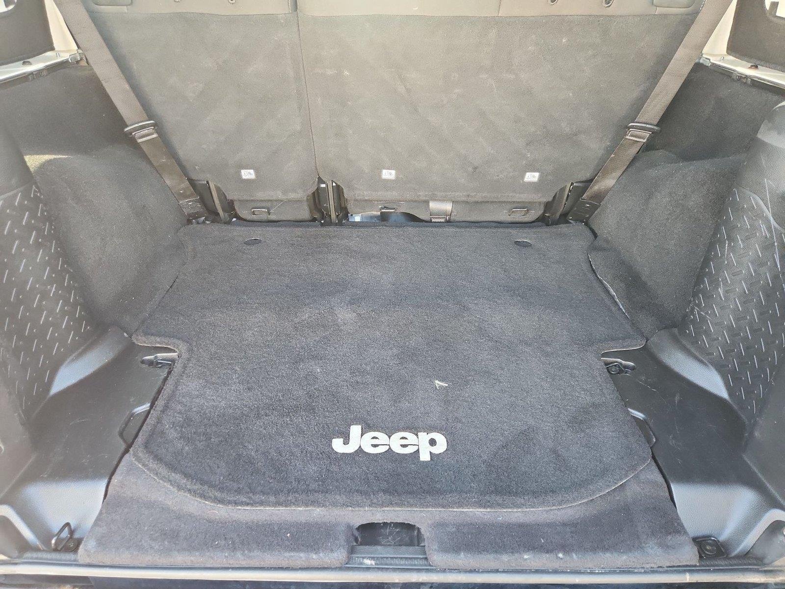 Used 2017 Jeep Wrangler Unlimited Rubicon w/ Connectivity Group AWD/4WD image 22