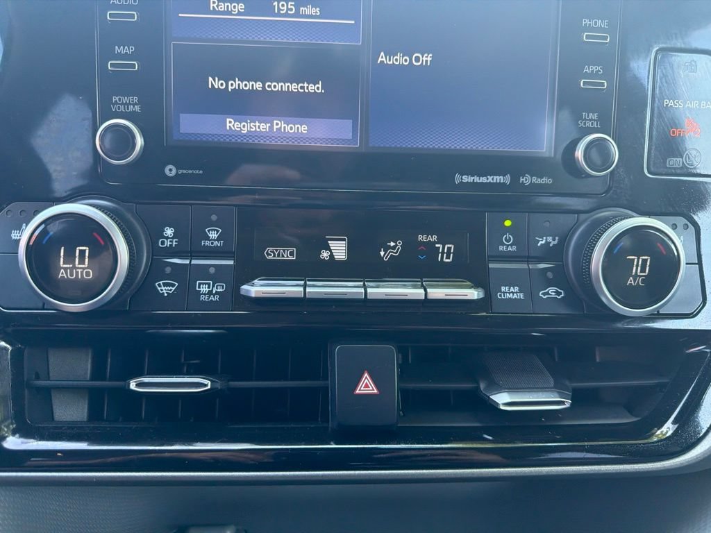 Used 2021 Toyota Highlander XLE AWD/4WD image 28