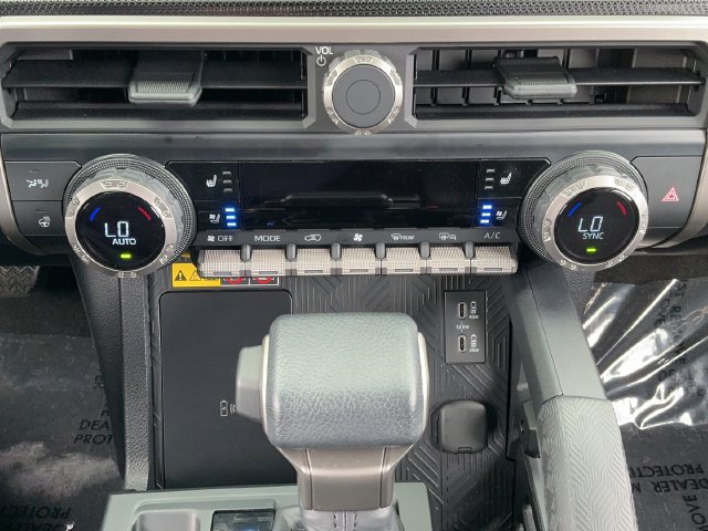 Used 2025 Toyota 4Runner Limited AWD/4WD image 29