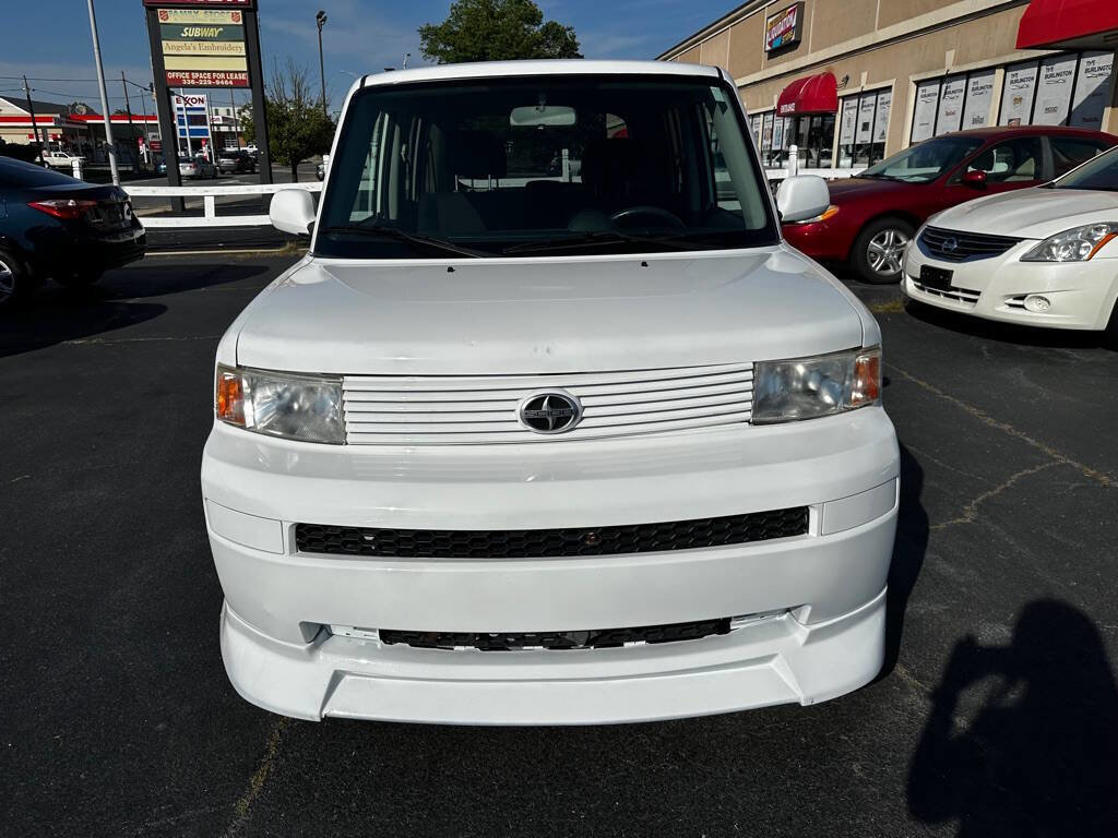 Used 2005 Scion xB FWD image 2