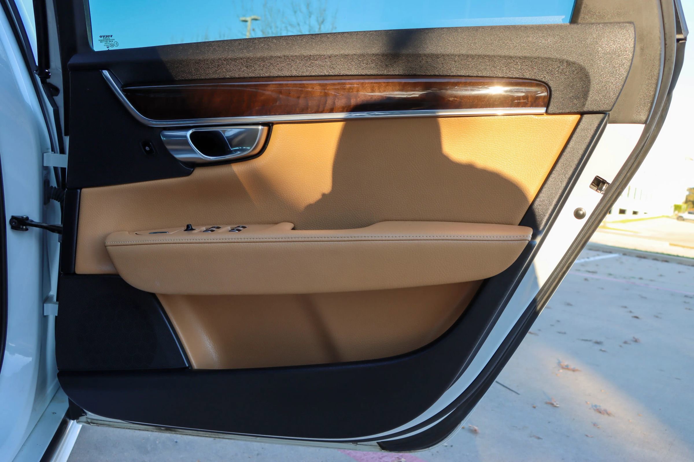 Used 2019 Volvo S90 T6 Momentum image 11