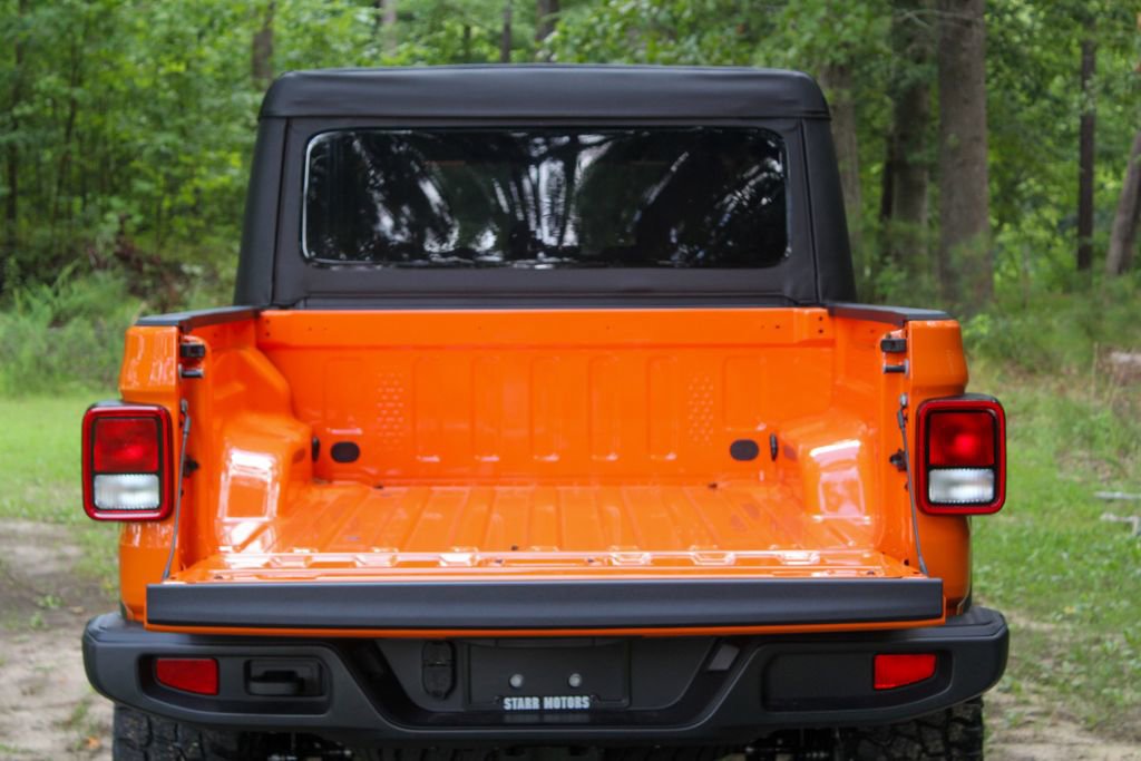 New 2025 Jeep Gladiator Sport image 5