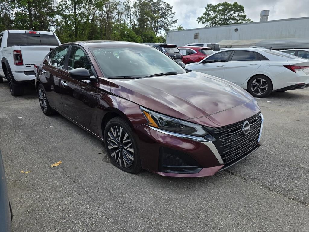 Used 2024 Nissan Altima 2.5 SV image 1