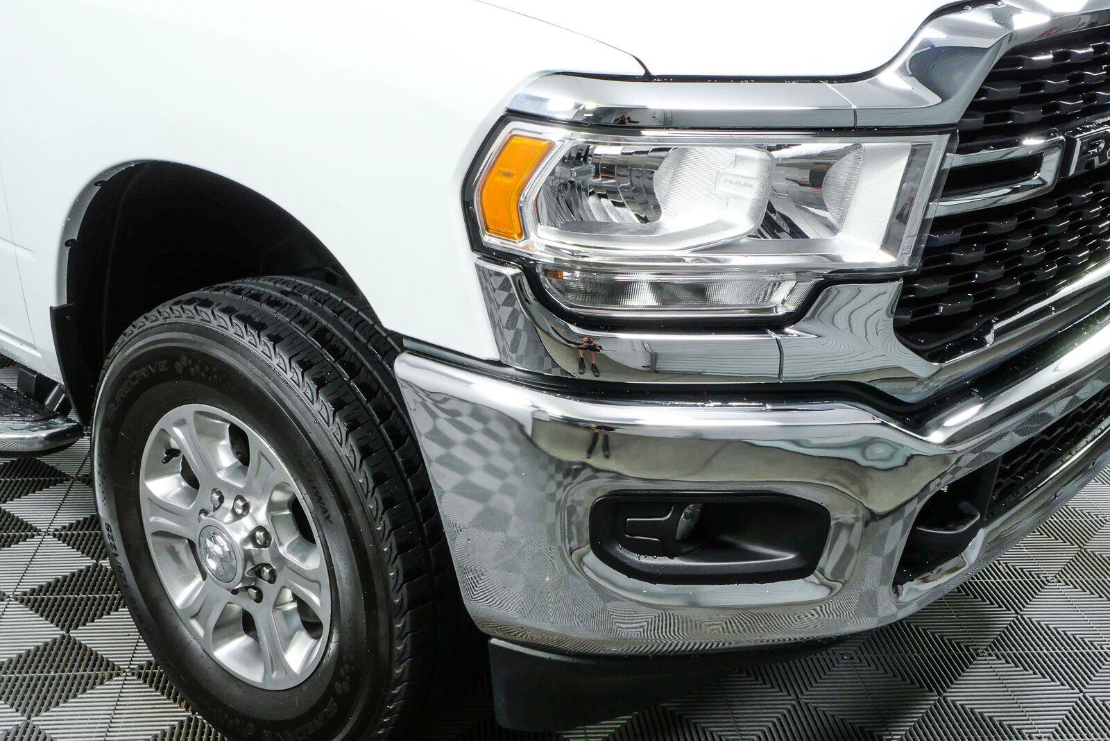 Used 2024 RAM 2500 Big Horn AWD/4WD image 33
