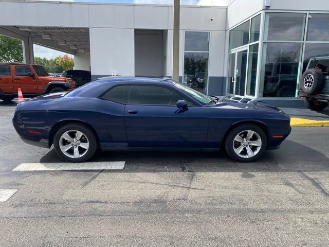 Used 2016 Dodge Challenger SXT image 11