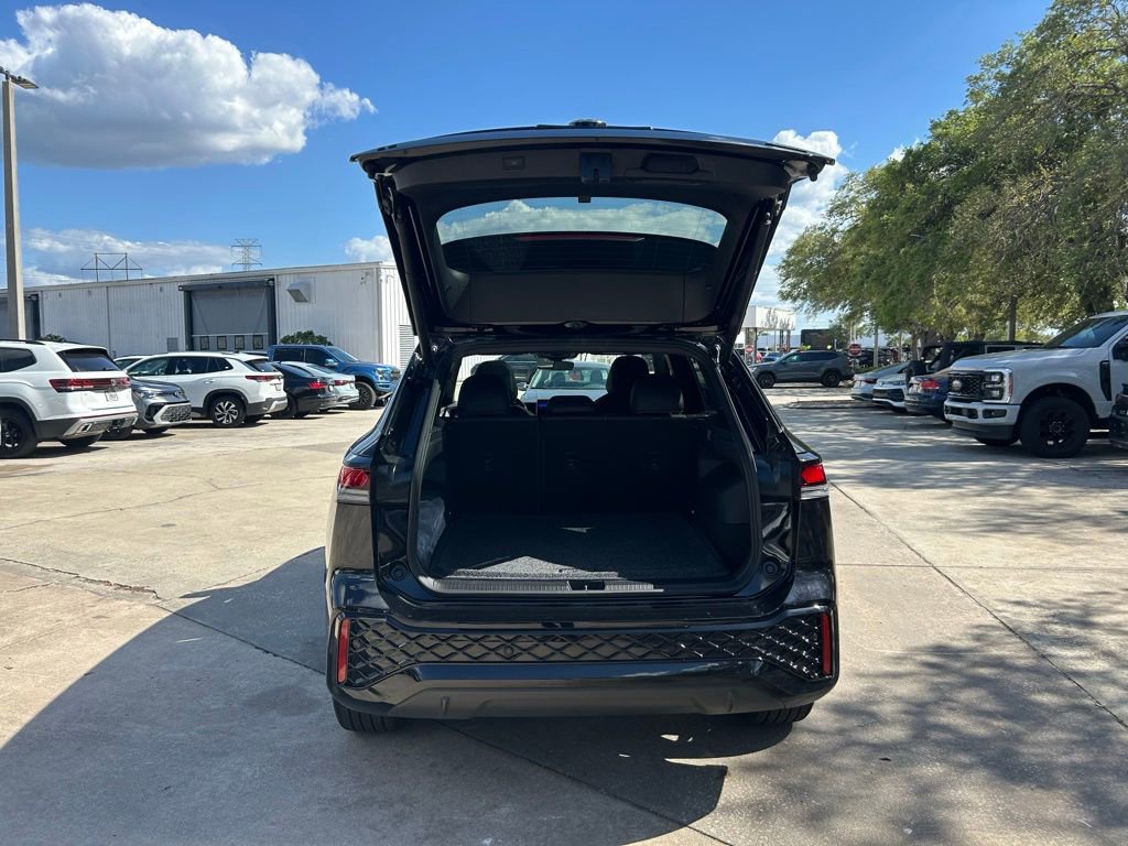 Used 2025 Volkswagen Tiguan SE R-Line AWD/4WD image 45
