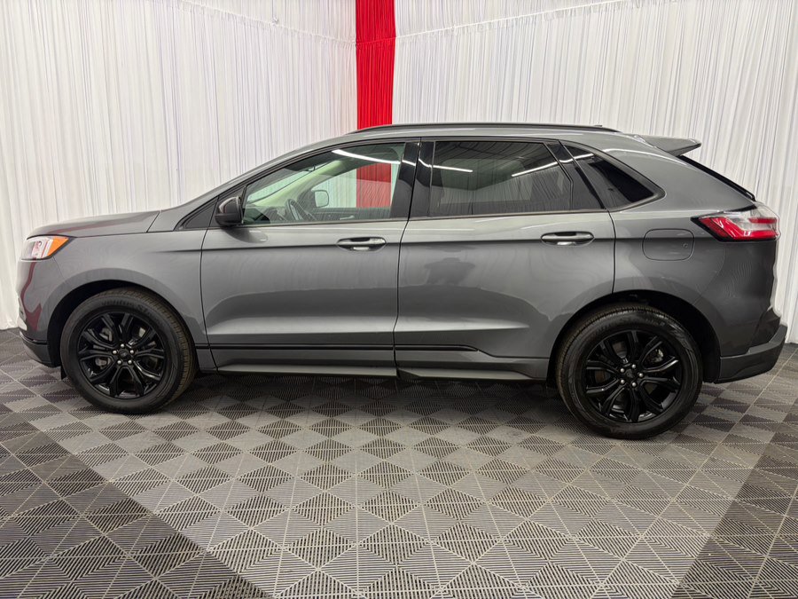 Used 2022 Ford Edge SE w/ Black Appearance Package image 5
