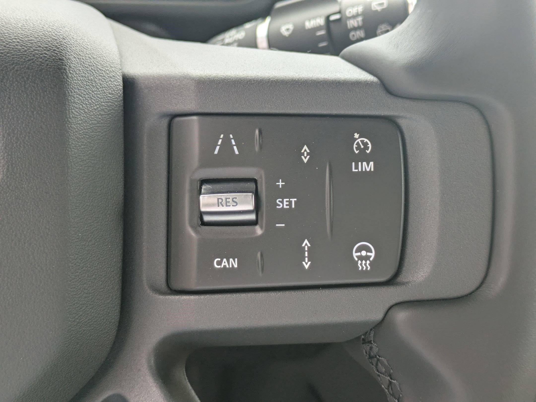 New 2026 Land Rover Defender 110 X-Dynamic SE AWD/4WD image 18