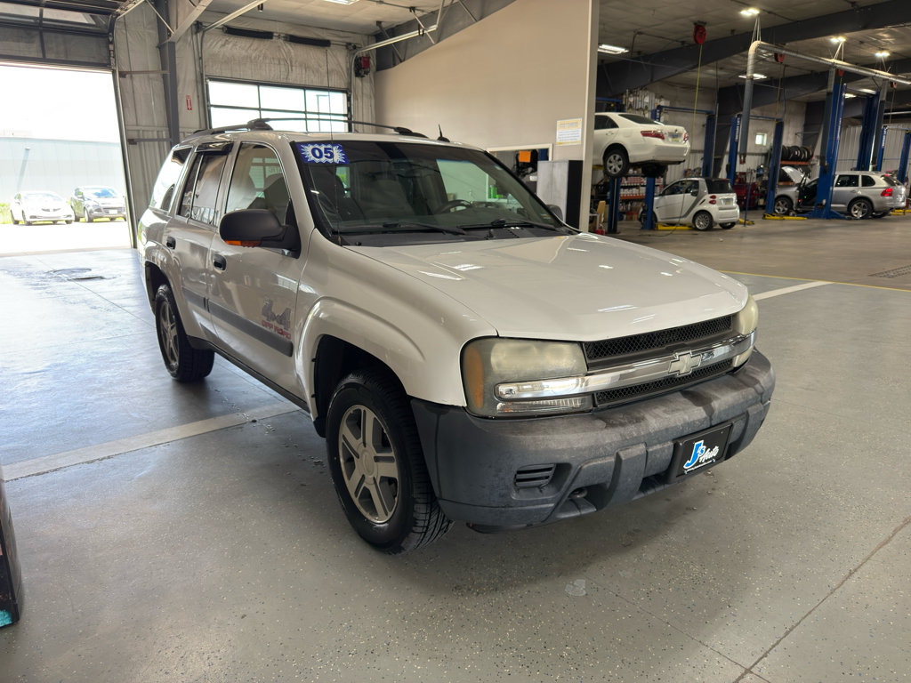 Used 2005 Chevrolet TrailBlazer LS w/ LS Preferred Equipment Group AWD/4WD image 4