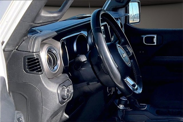 Used 2020 Jeep Wrangler Unlimited Sahara image 12