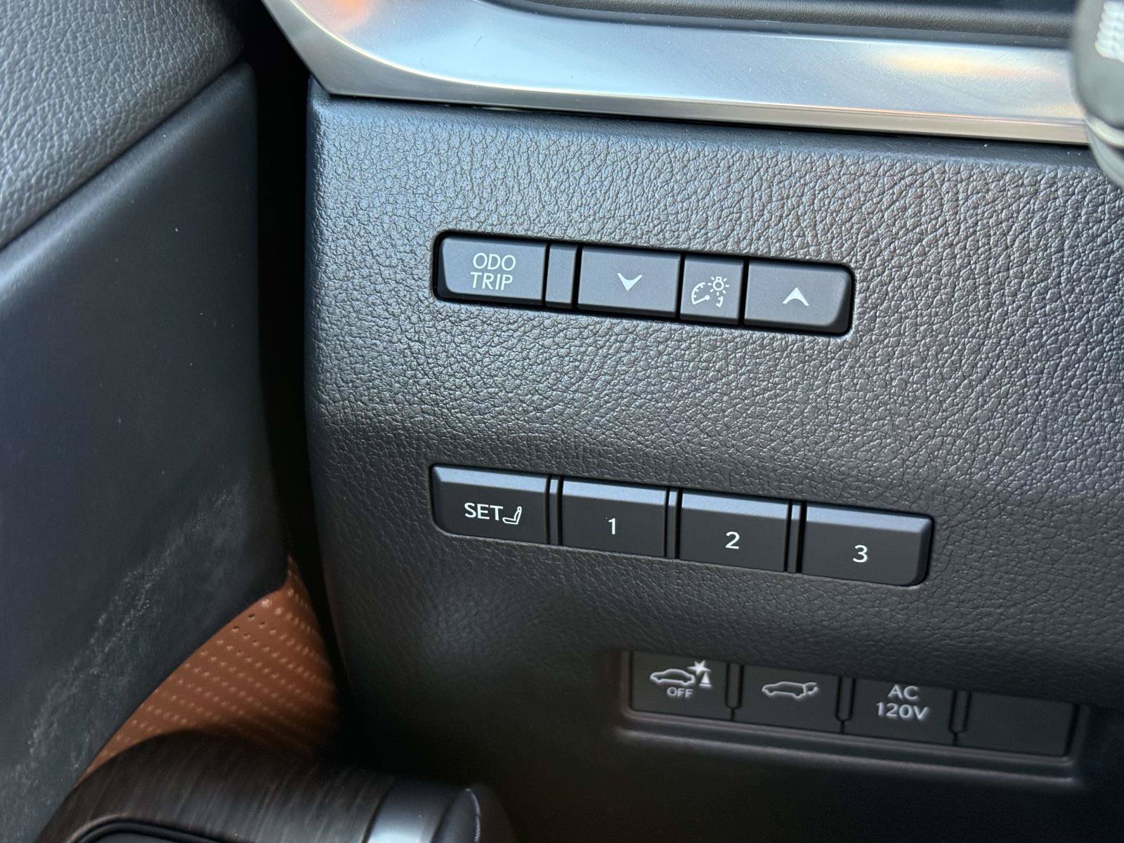 Used 2024 Lexus GX 550 w/ Accessory Package (2T) AWD/4WD image 23