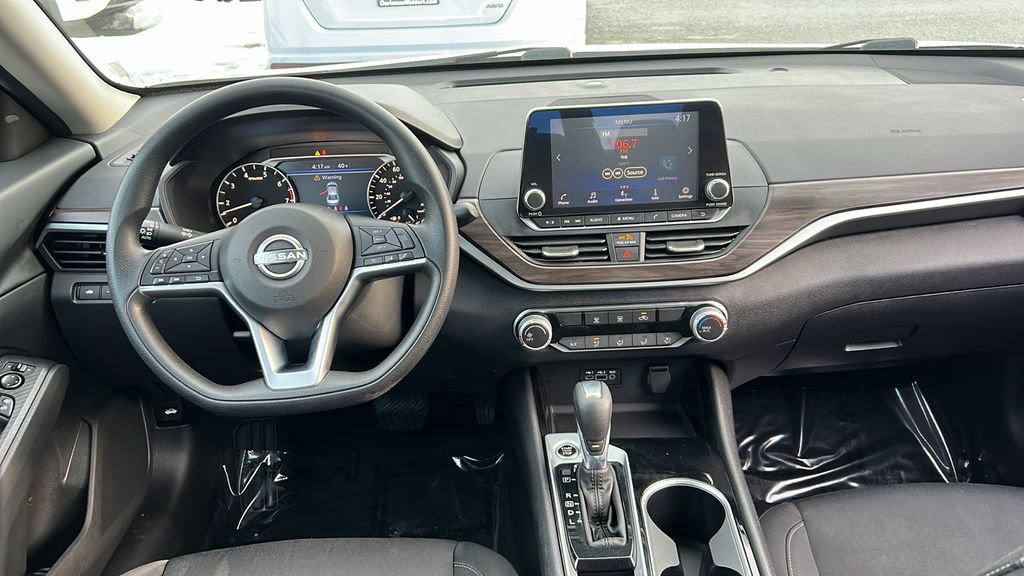 Used 2024 Nissan Altima 2.5 SV image 16