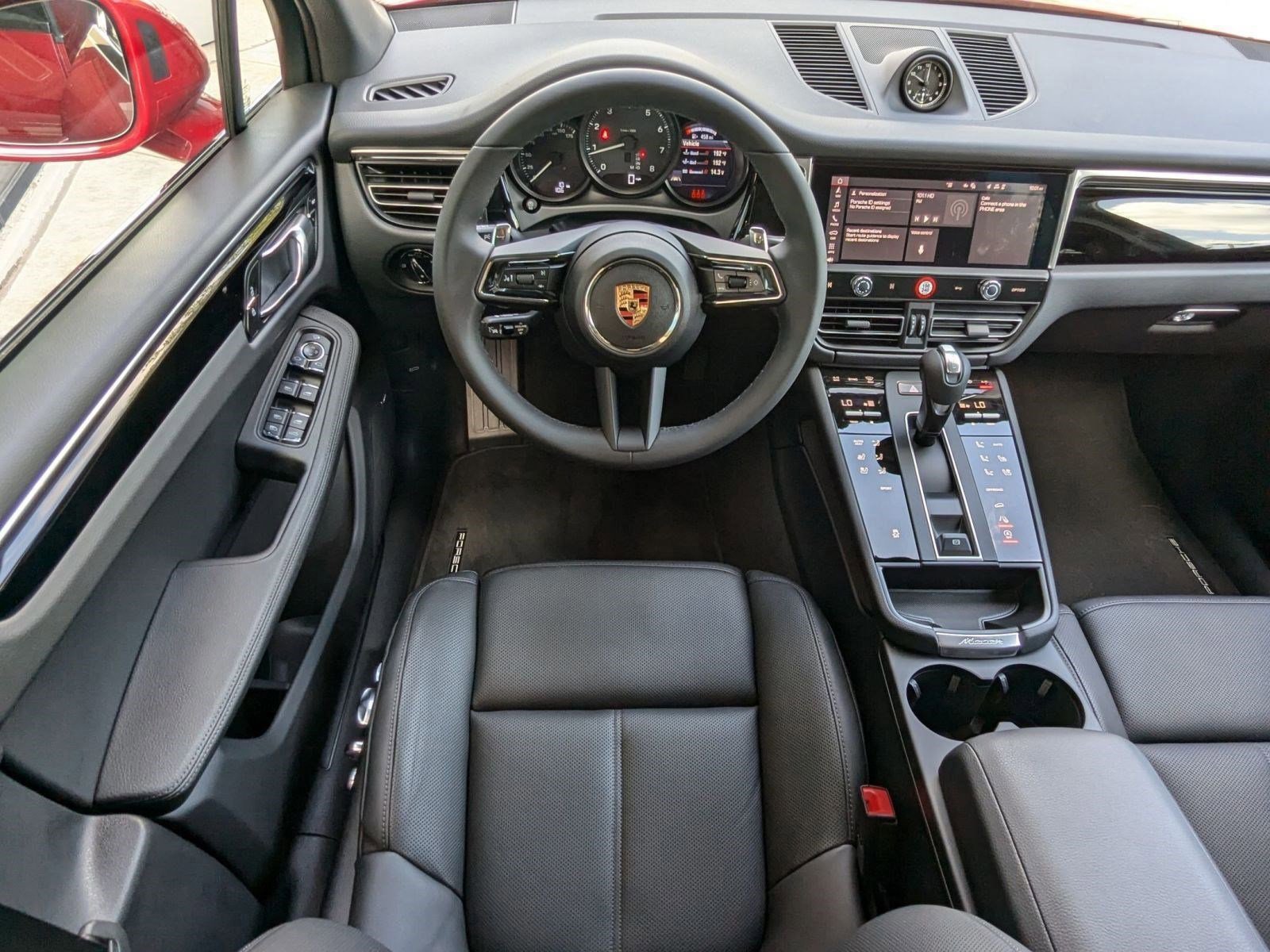 Certified 2025 Porsche Macan AWD/4WD image 15