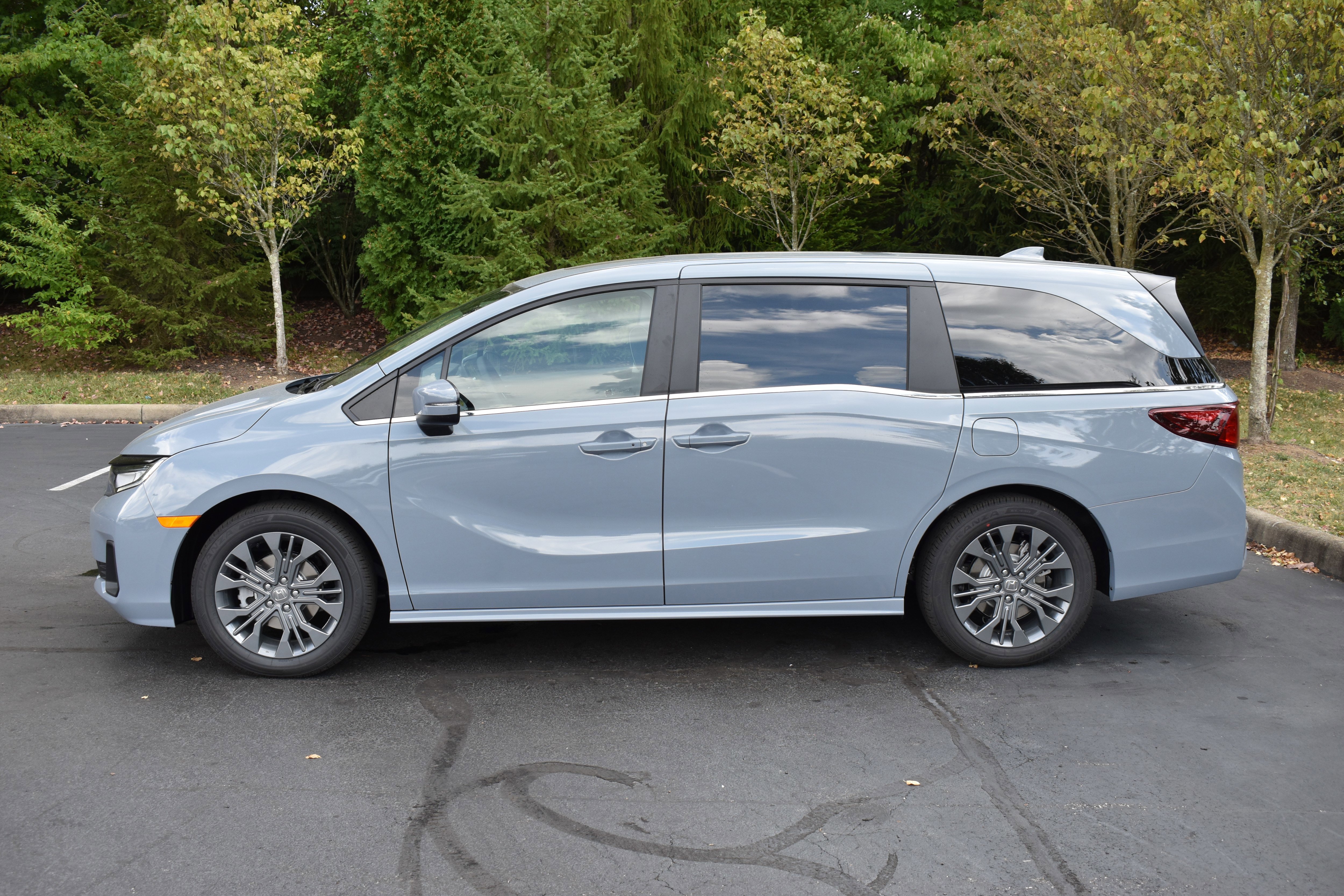 New 2026 Honda Odyssey Touring image 4