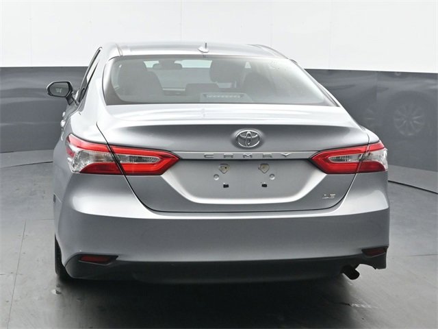 Used 2020 Toyota Camry LE image 4
