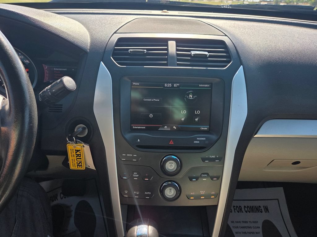 Used 2013 Ford Explorer XLT AWD/4WD image 28