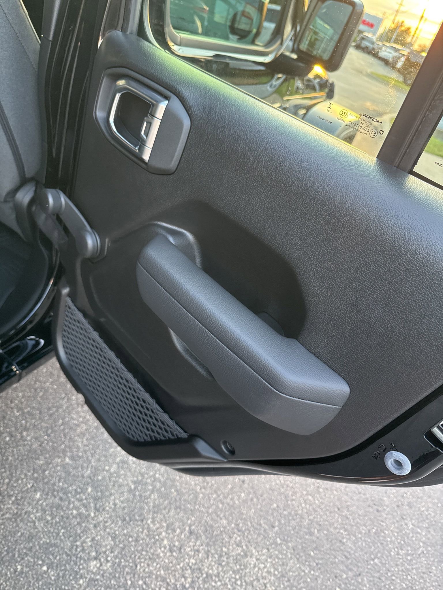 Used 2024 Jeep Wrangler Sport image 19