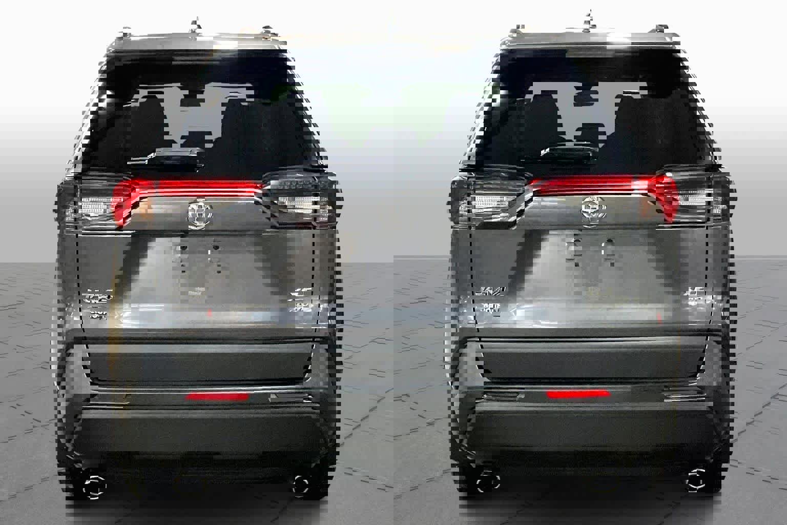 Used 2020 Toyota RAV4 XLE w/ All Weather Liner Package image 4