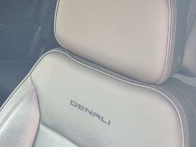 Used 2021 GMC Yukon Denali w/ Denali Ultimate Package AWD/4WD image 15
