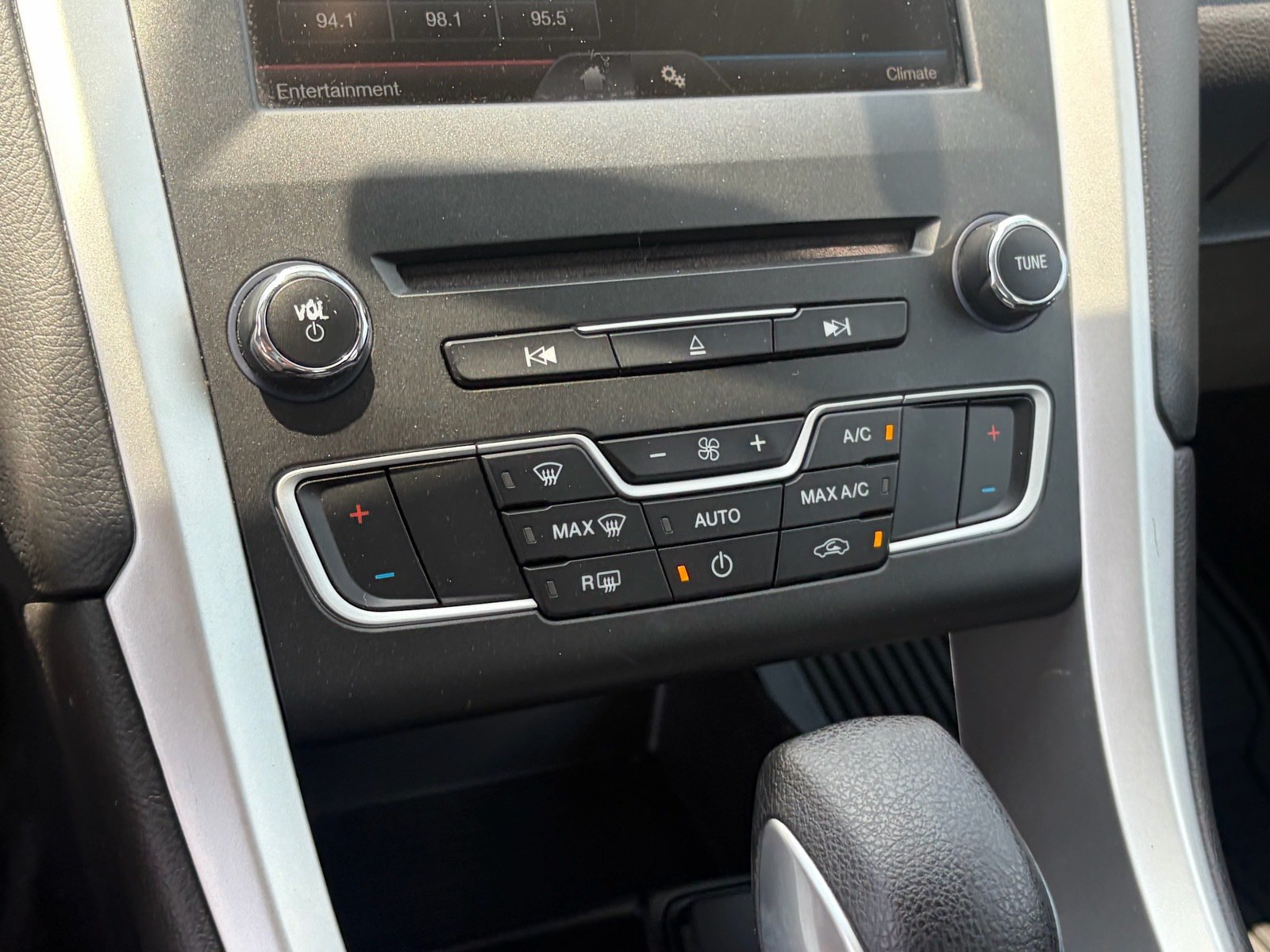 Used 2016 Ford Fusion SE AWD/4WD image 21