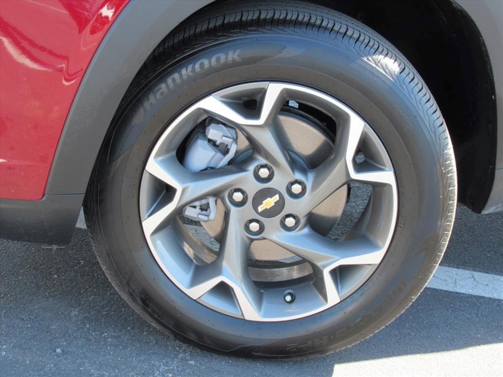 Certified 2025 Chevrolet Trax LT w/ Driver Confidence Package image 5