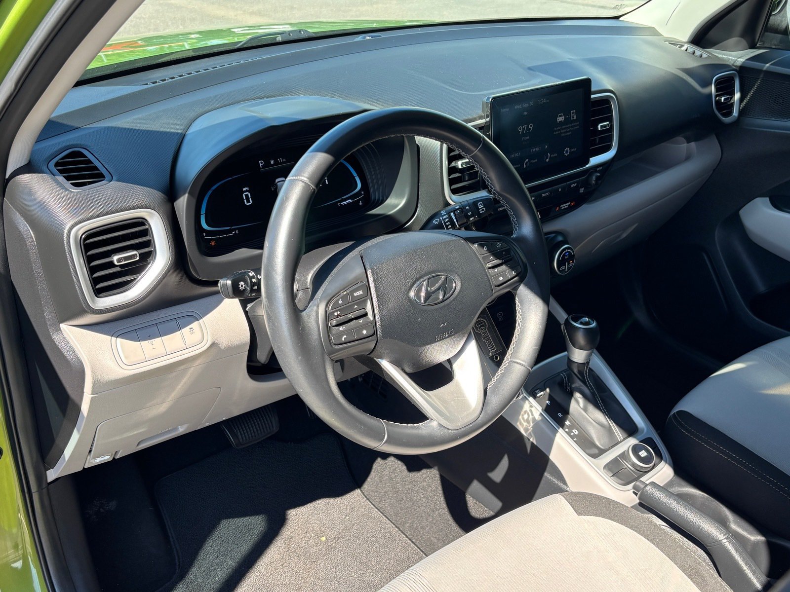 Used 2023 Hyundai Venue SEL w/ Cargo Package FWD image 20
