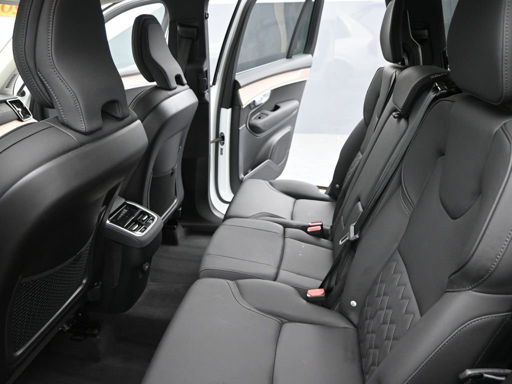 Used 2025 Volvo XC90 B5 Plus image 15