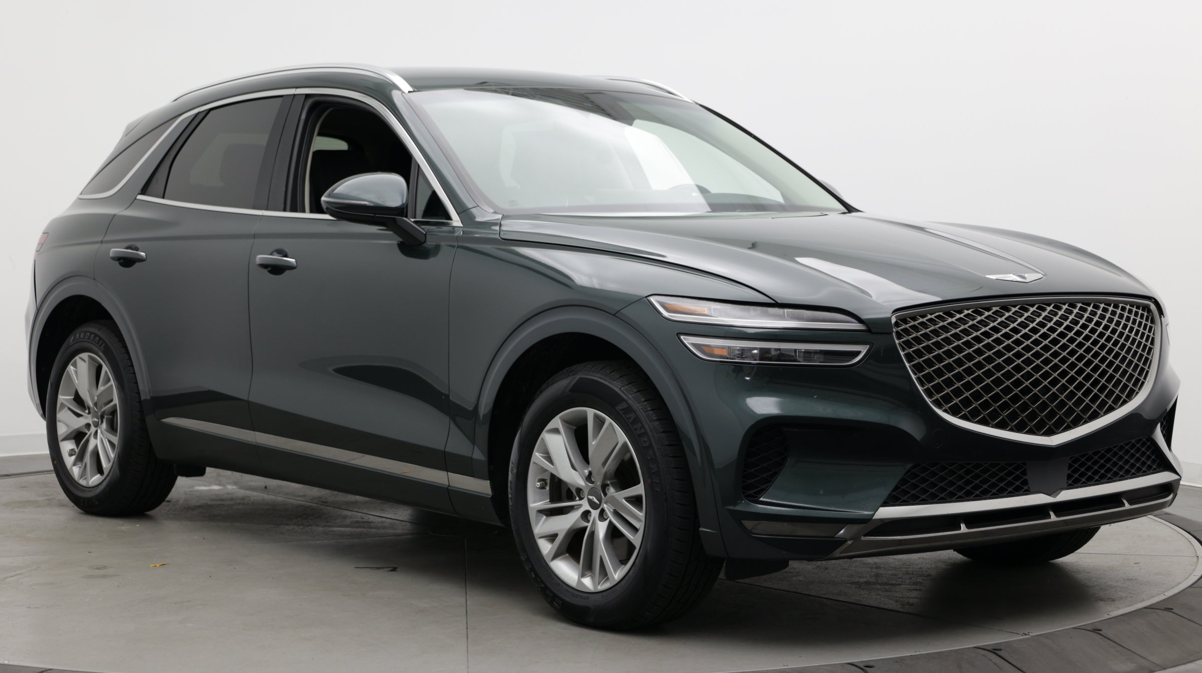 Used 2022 Genesis GV70 2.5T AWD/4WD image 3