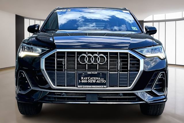 Used 2025 Audi Q3 2.0T Premium w/ Convenience Package image 2