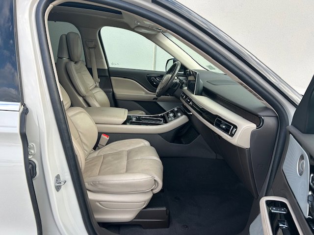 Used 2023 Lincoln Aviator Reserve w/ Equipment Group 201A image 7
