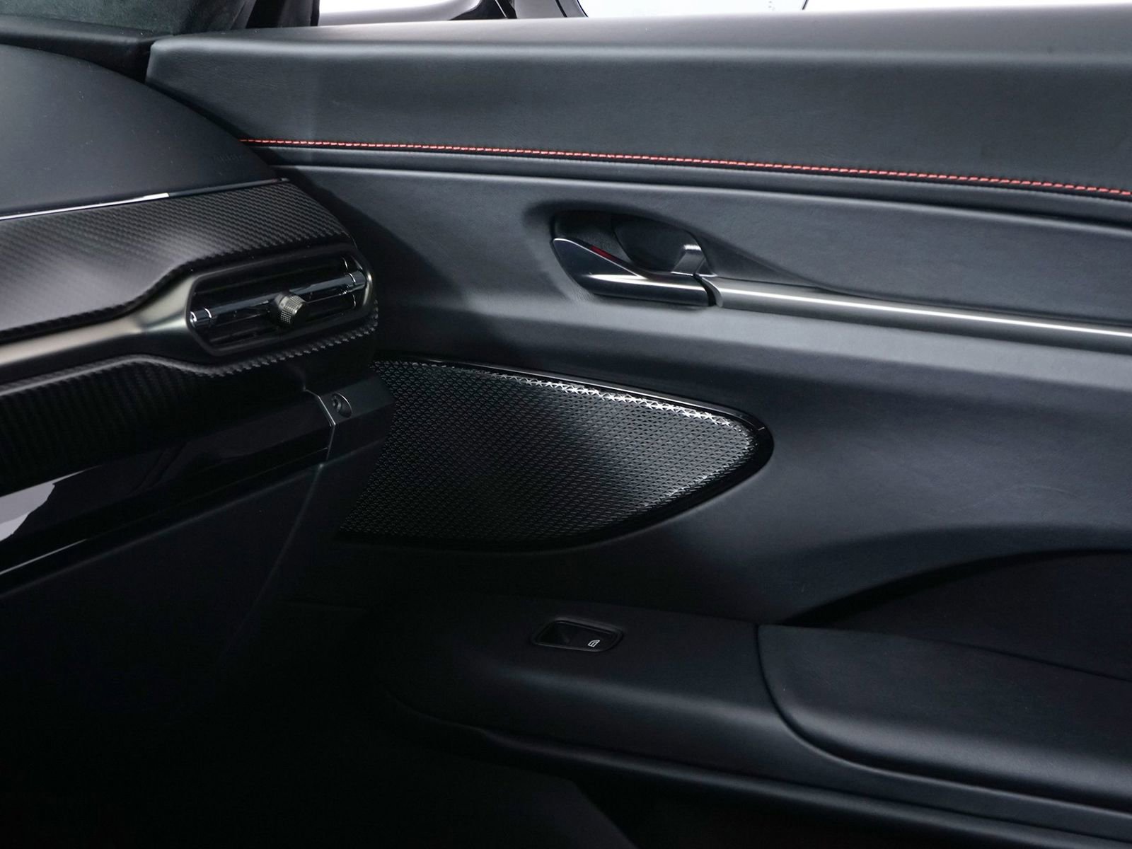 New 2026 Aston Martin V8 Vantage S image 26