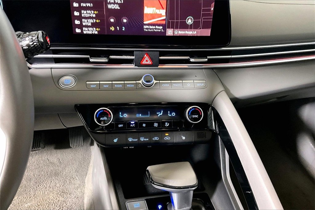 Used 2025 Hyundai Elantra SEL image 24