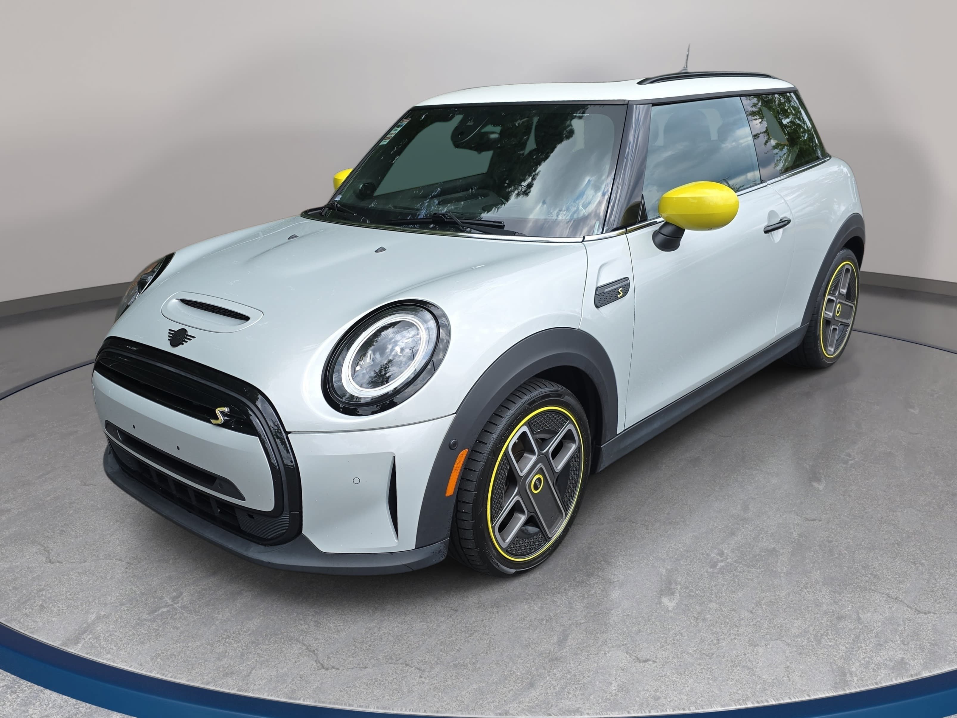 Used 2023 MINI Cooper SE FWD image 1