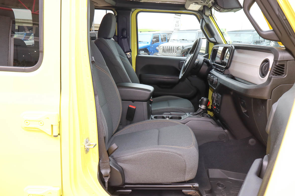 Used 2024 Jeep Wrangler Willys AWD/4WD image 28