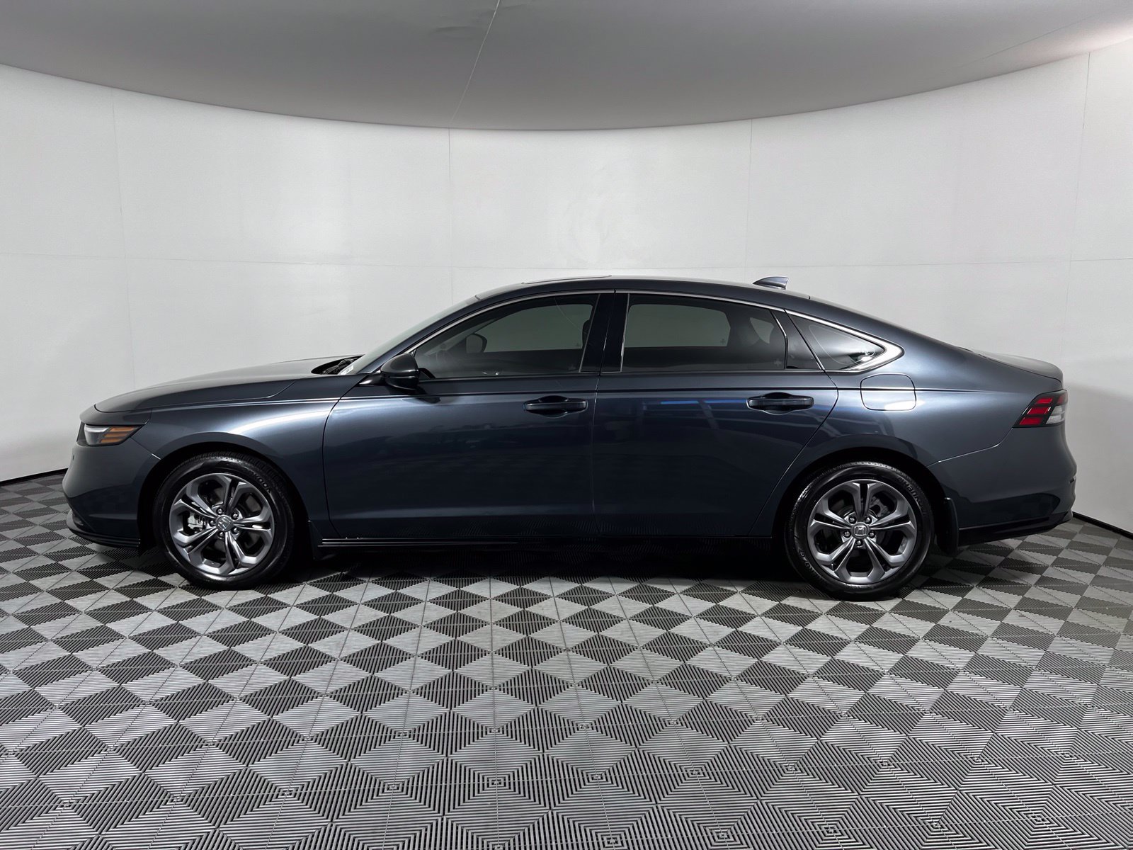 Used 2025 Honda Accord EX-L image 8