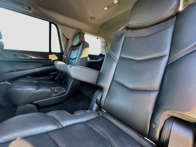 Used 2017 Cadillac Escalade Luxury AWD/4WD image 30