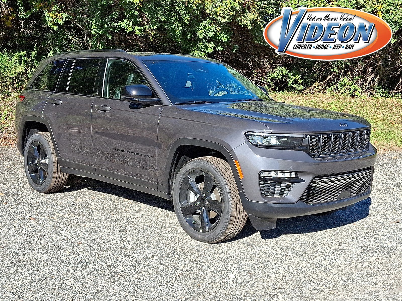 New 2025 Jeep Grand Cherokee Limited w/ Black Appearance Package