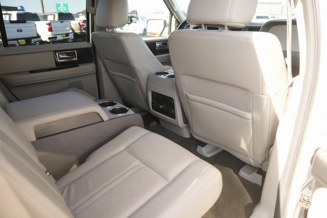 Used 2017 Lincoln Navigator Select image 17
