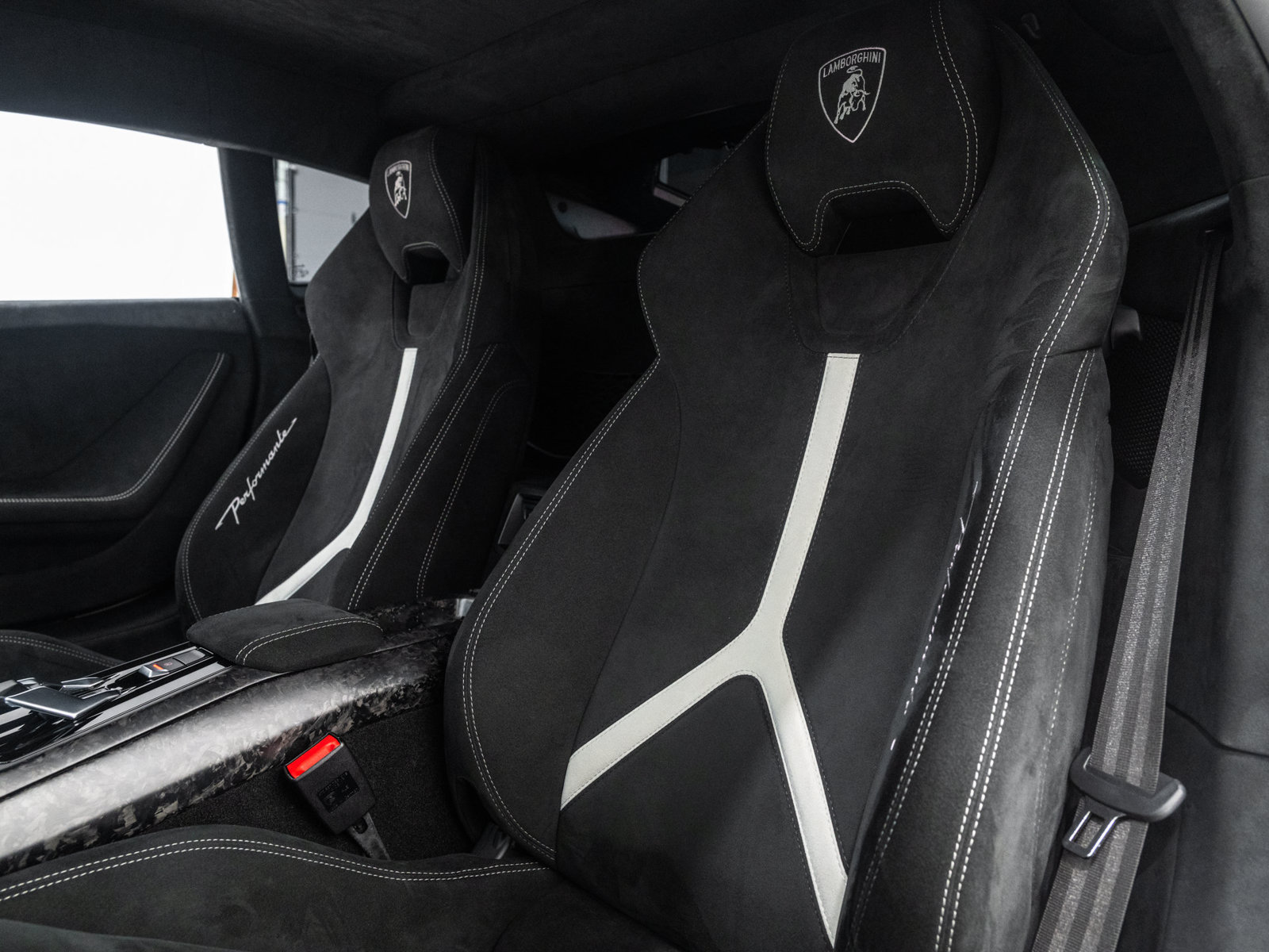 Used 2018 Lamborghini Huracan Performante AWD/4WD image 30