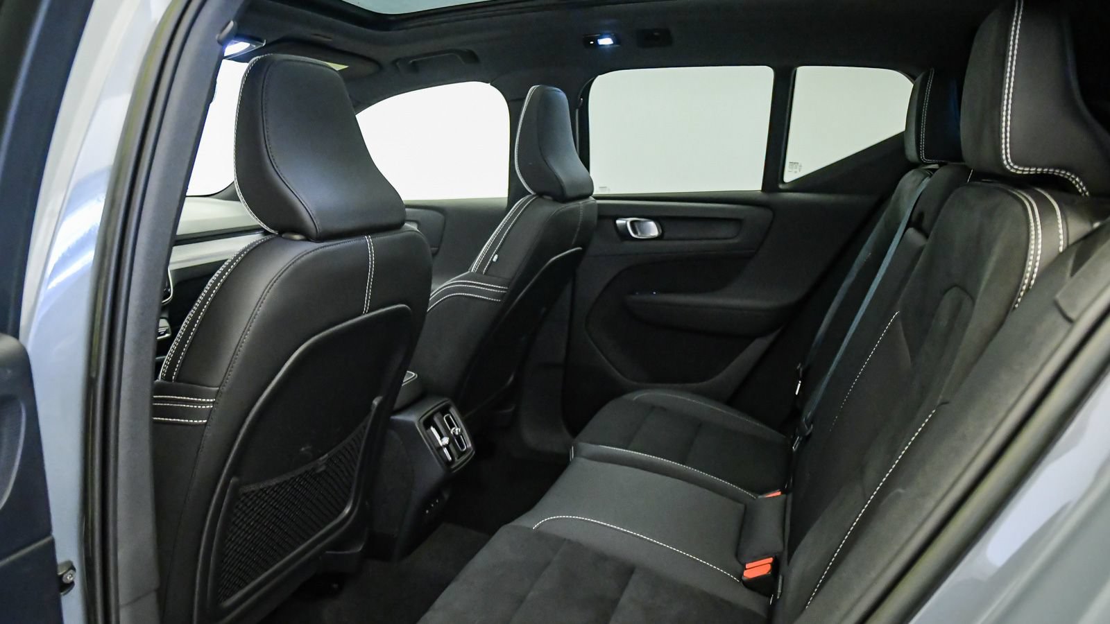 Certified 2023 Volvo XC40 B5 Plus w/ Protection Package Premier AWD/4WD image 19