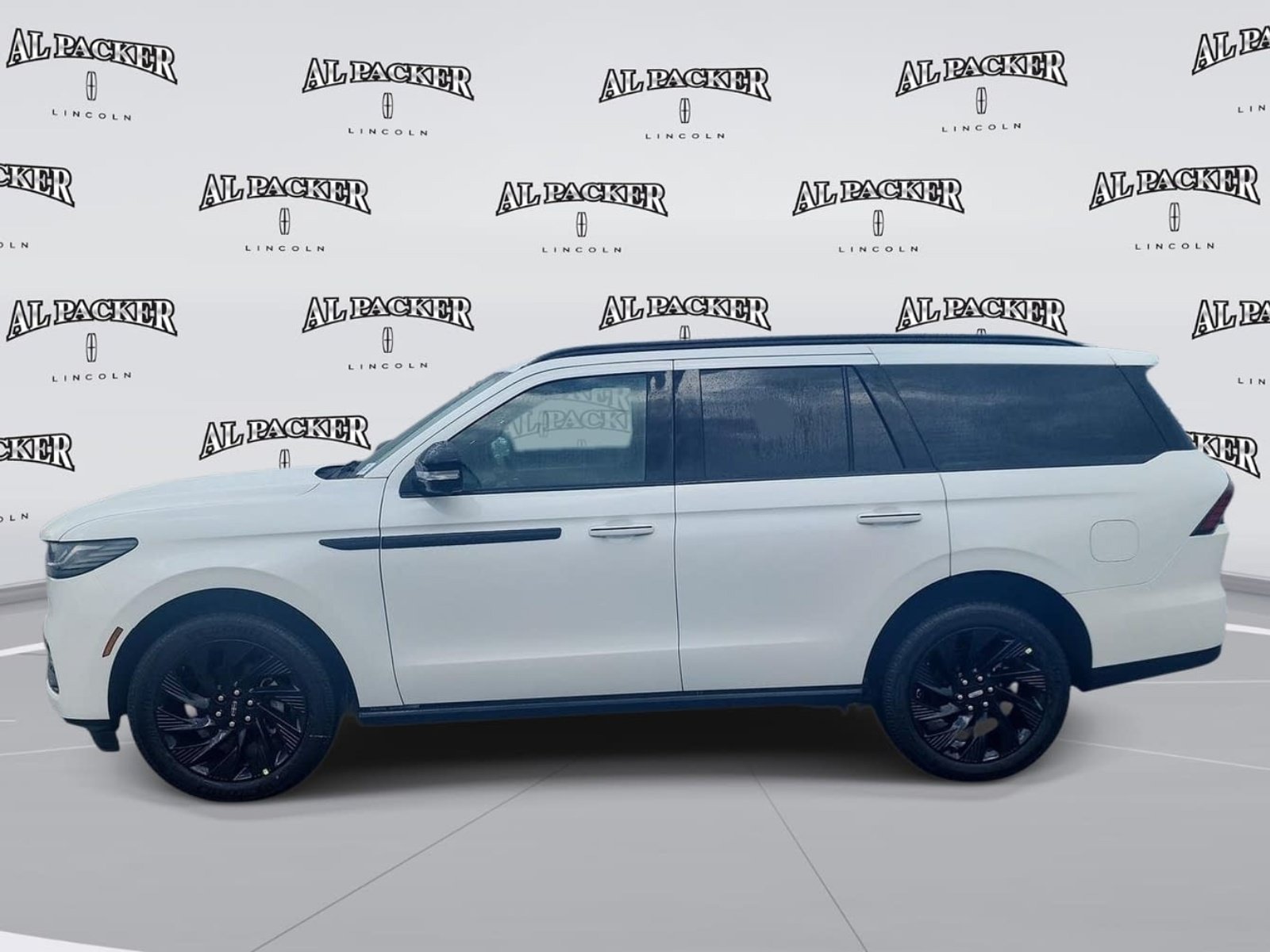 New 2027 Lincoln Navigator Reserve w/ Jet Appearance Package AWD/4WD image 2