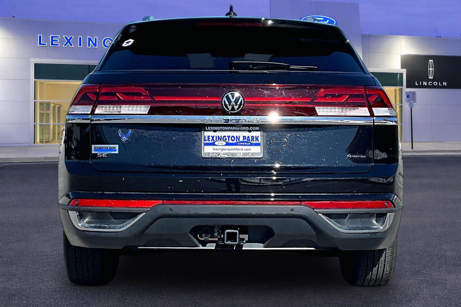 Used 2024 Volkswagen Atlas Cross Sport SE w/ Panoramic Sunroof Package image 6