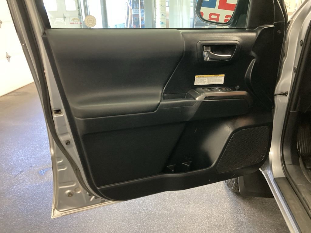 Used 2019 Toyota Tacoma TRD Off-Road AWD/4WD image 21