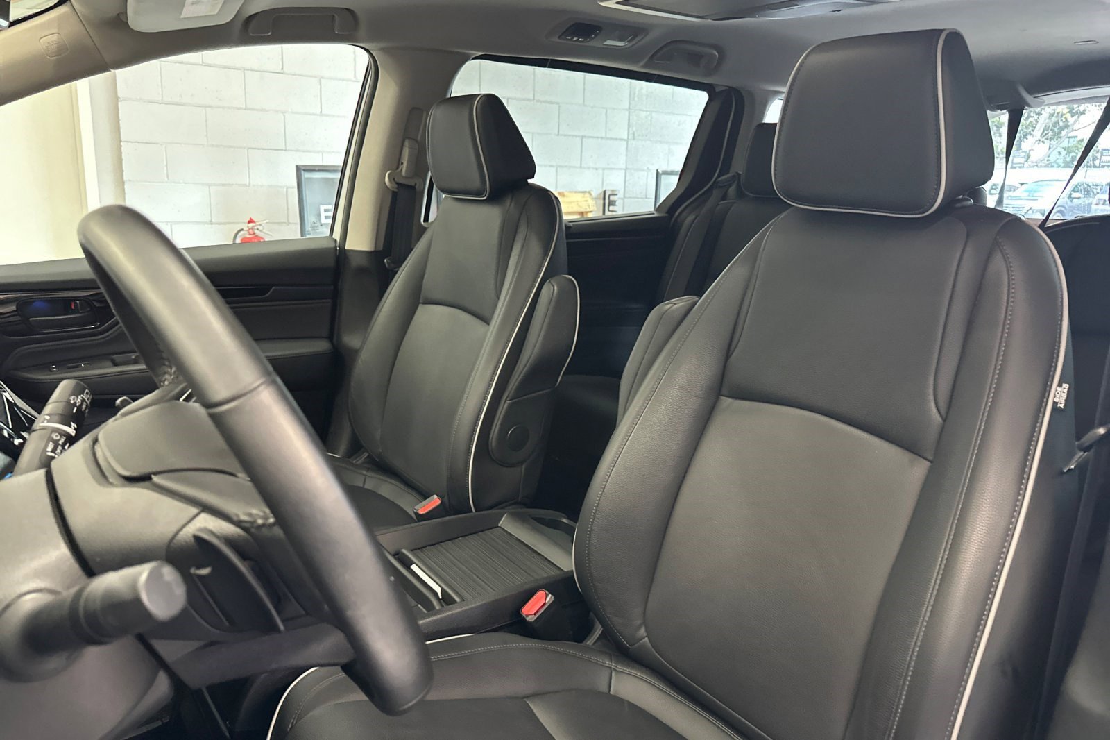 Used 2025 Honda Odyssey Touring image 6