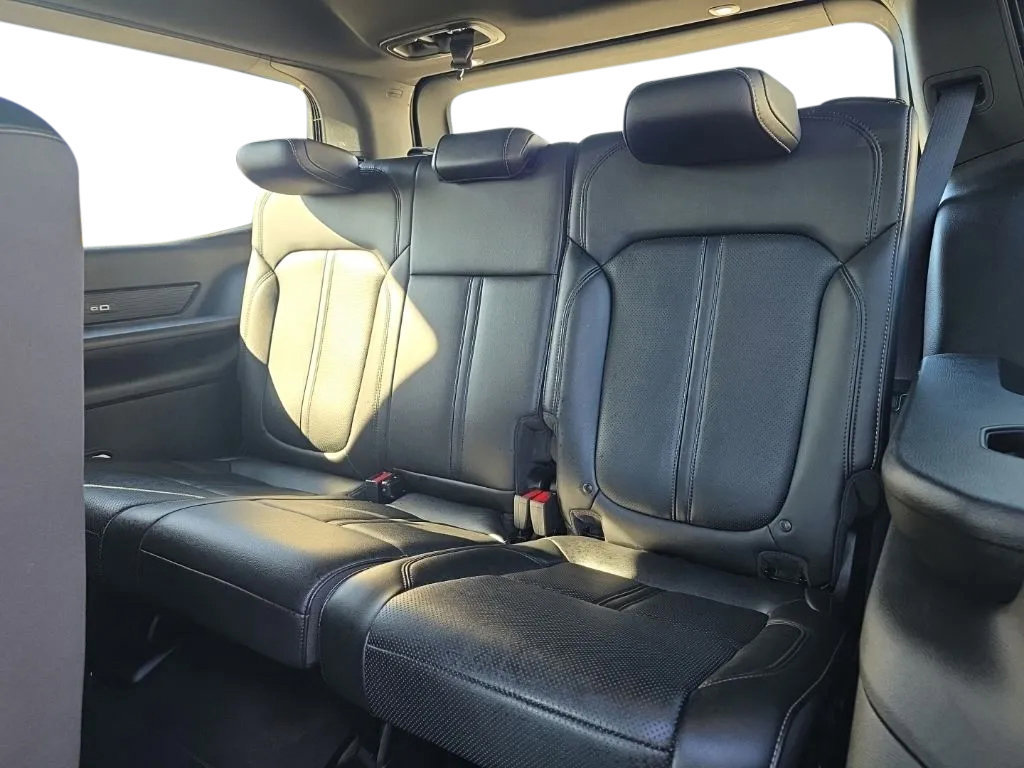 Used 2024 Jeep Wagoneer Series II w/ Flexible Seating Group AWD/4WD image 17