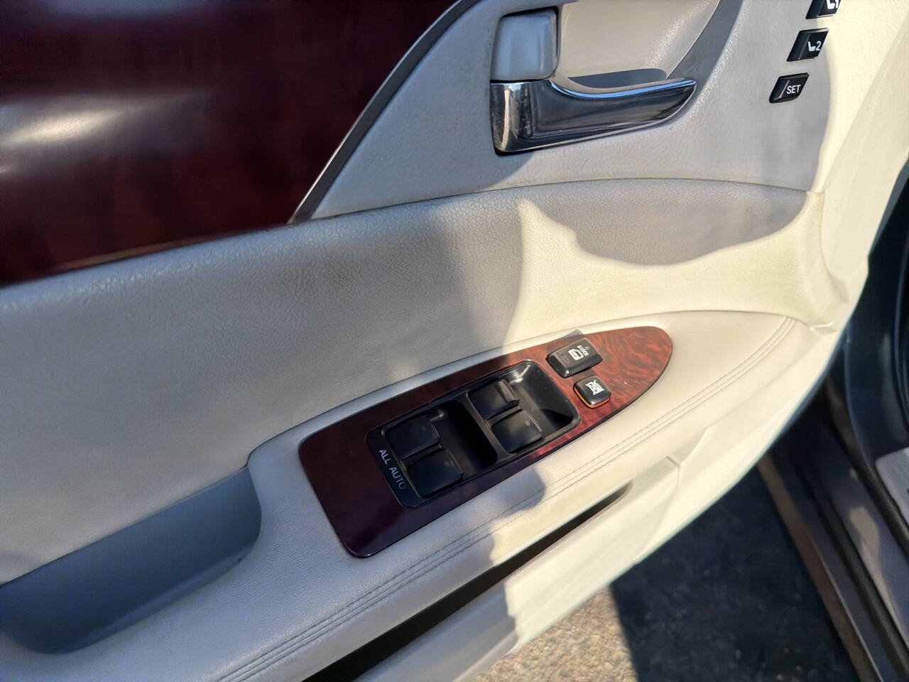 Used 2011 Toyota Avalon Limited image 33