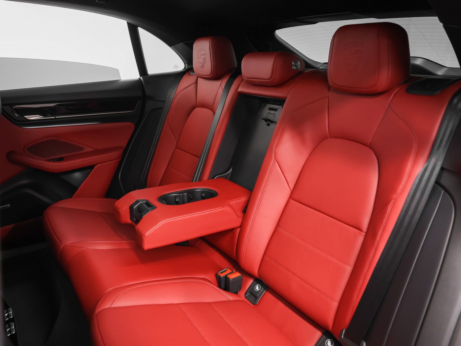 New 2026 Porsche Macan 4 Electric image 46