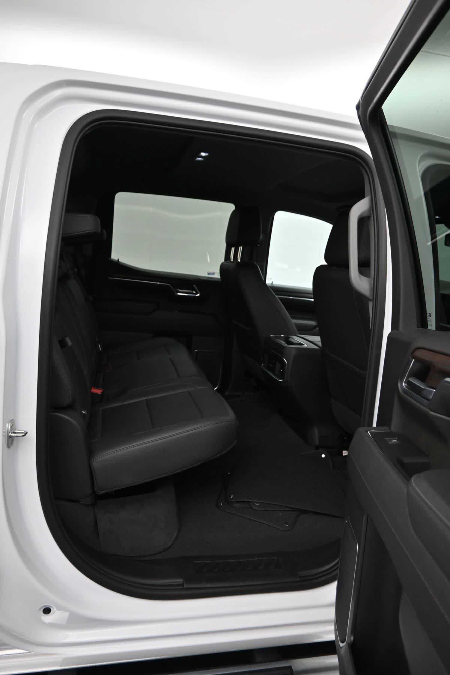 Used 2023 GMC Sierra 1500 SLT w/ SLT Premium Package AWD/4WD image 12