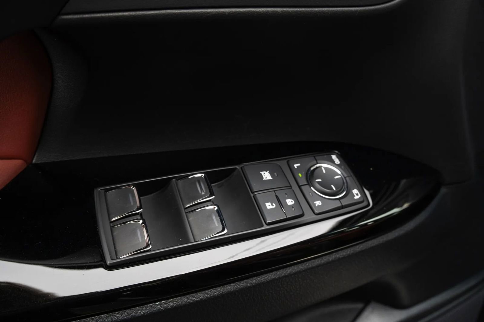 Used 2021 Lexus LX 570 4WD w/ Luxury Package image 19