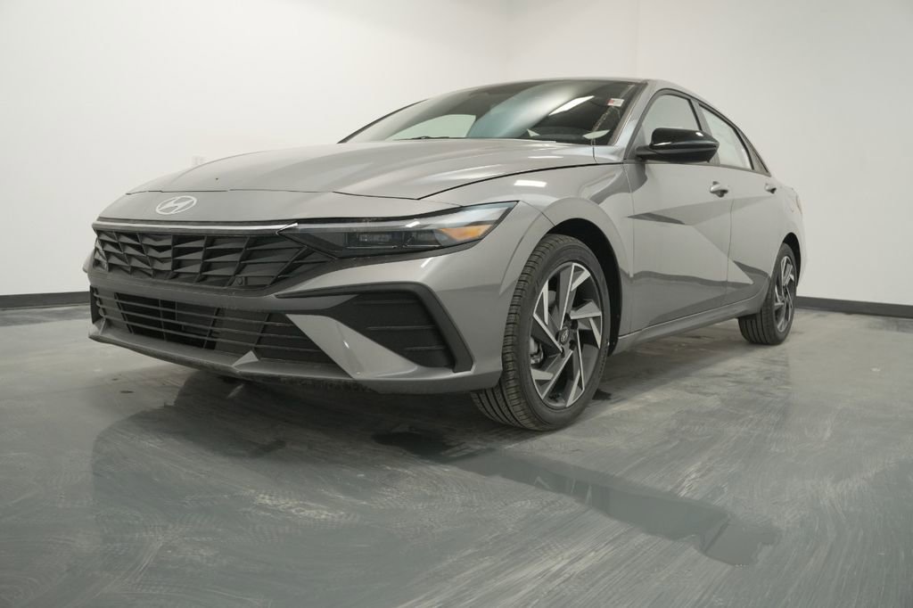 Certified 2025 Hyundai Elantra Sport image 14